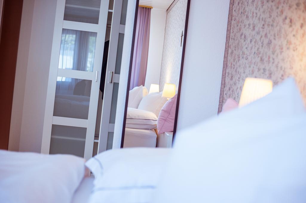 Hotel Weinstube Nendeln Bagian luar foto
