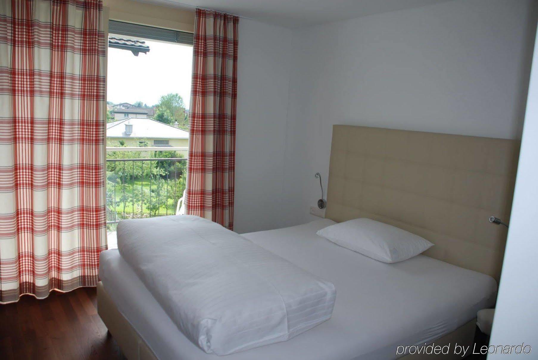 Hotel Weinstube Nendeln Bagian luar foto