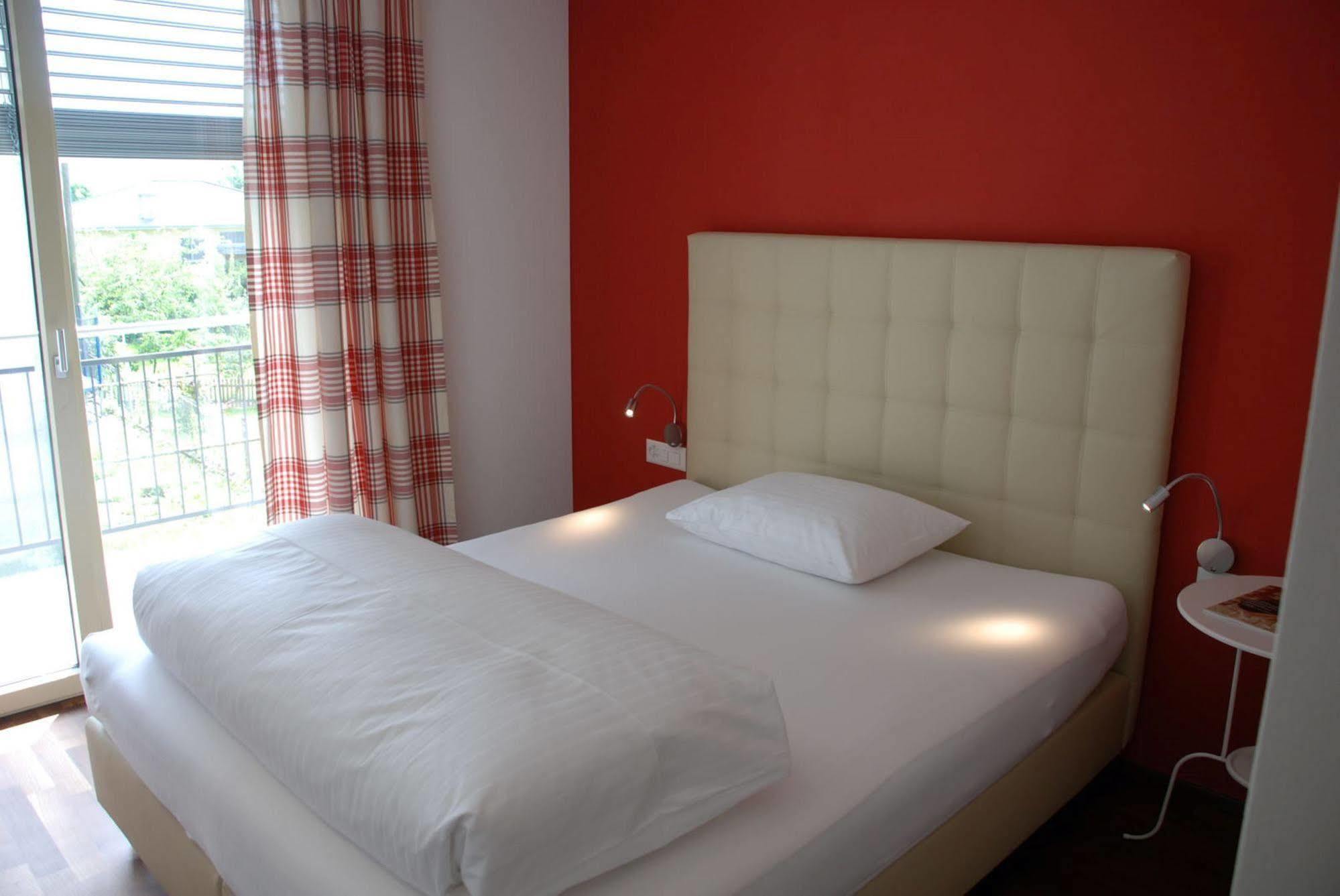 Hotel Weinstube Nendeln Bagian luar foto