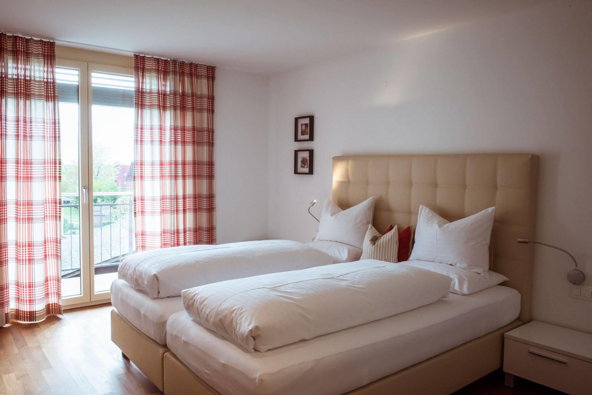 Hotel Weinstube Nendeln Bagian luar foto