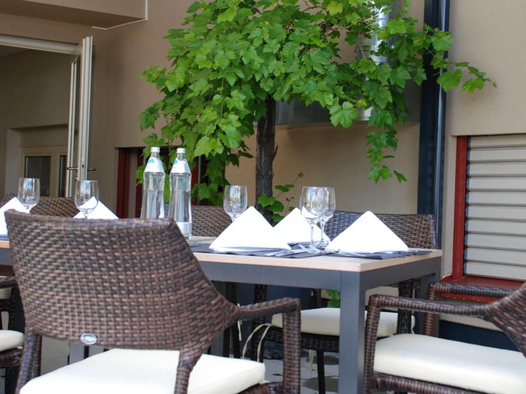 Hotel Weinstube Nendeln Bagian luar foto