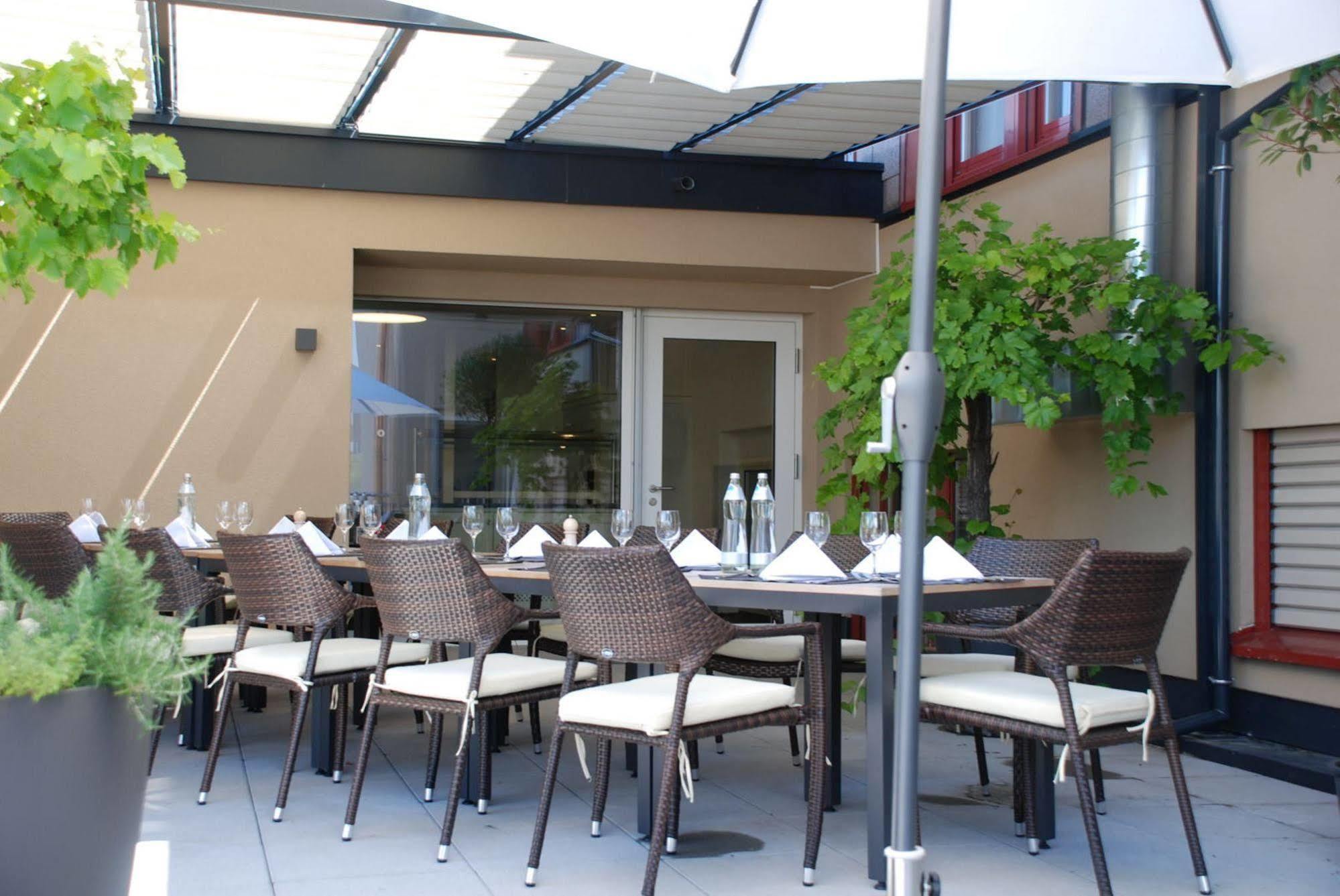 Hotel Weinstube Nendeln Bagian luar foto