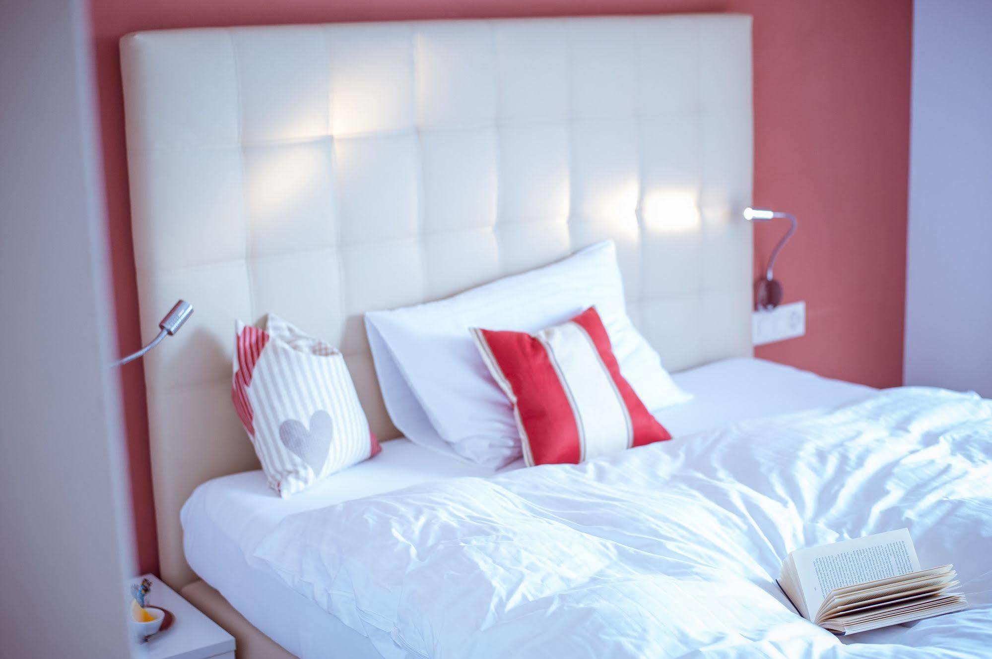 Hotel Weinstube Nendeln Bagian luar foto