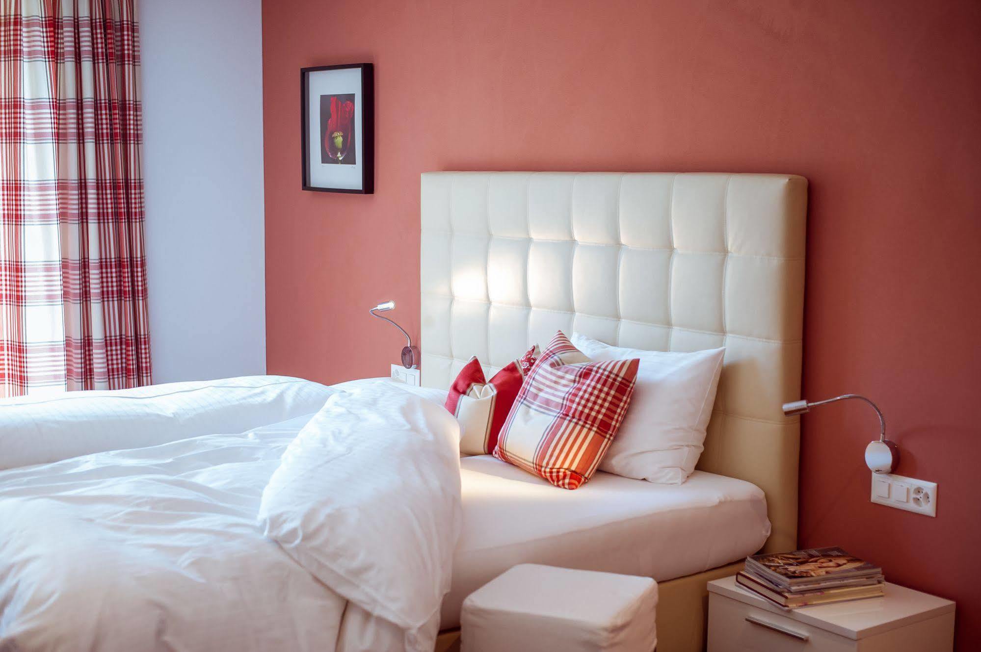 Hotel Weinstube Nendeln Bagian luar foto